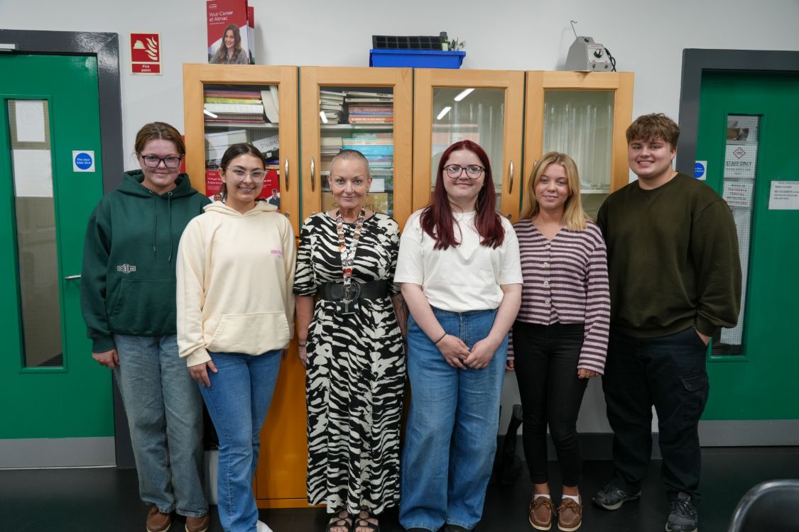 Picture of SERC Science Students and tutor attending the South Africa trip